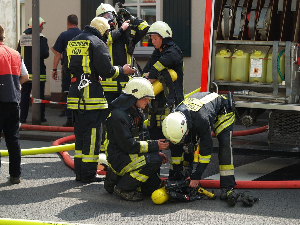 Kellerbrand mit Menschenrettung Koeln Brueck Hovenstr Olpenerstr P094.JPG